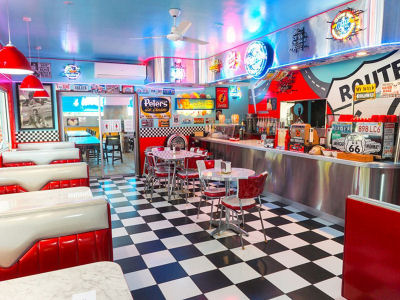 Airlie Hopper -Georges -Diner-Inside- Thumbnail